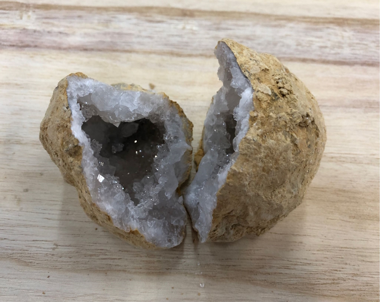 Geoda Cuarzo 8 cm aprox